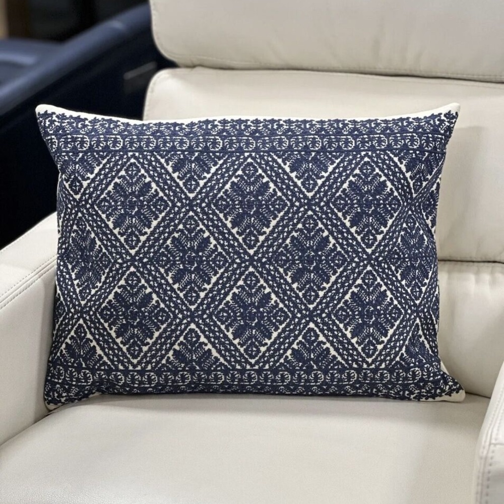 NWT NEW RALPH LAUREN HOME EMBROIDERED THROW PILLOW 15 X 20 BLUE & CREAM LUMBAR